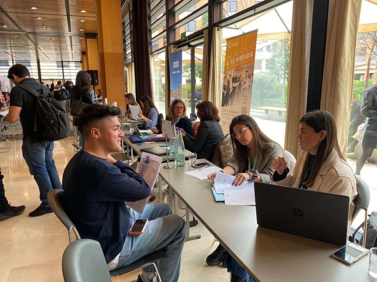 Photography from: CETT Talent 2023, el Career Market Place de referencia | CETT